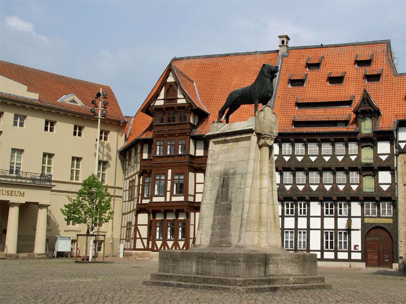 Braunschweiger Löwe vor der Burg Dankwarderode 