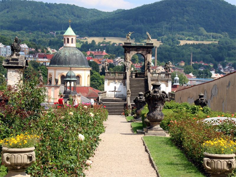 Rosengarten im Schlosspark Děčín