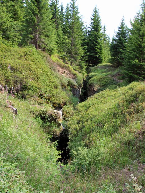 Eispinge (Ledová Jáma) - Rest des eingestürzten Bergwerkes "Georg-Stollen"