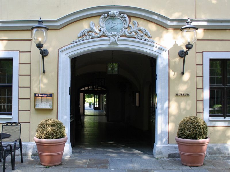 Eingang zum Kügelgenhaus - Museum der Romantik 