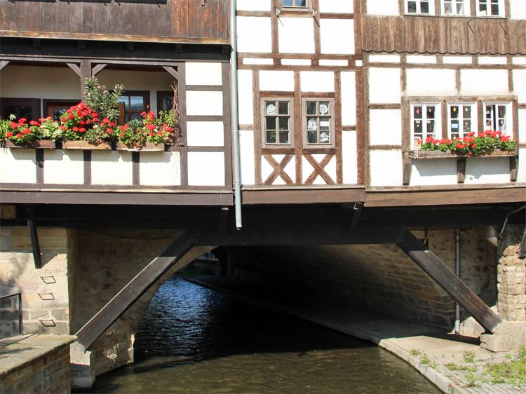Krämerbrücke über der Gera in Erfurt / Thüringen