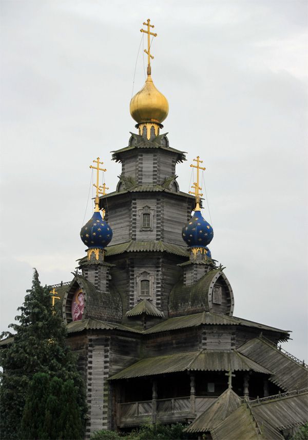 russische Holzkirche auf dem Gelände vom Mühlenmuseum