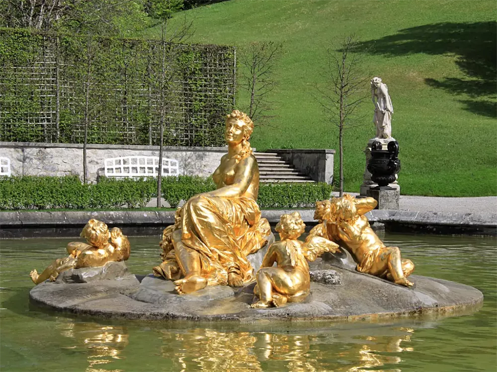 Figur im Schlosspark Schloss Linderhof