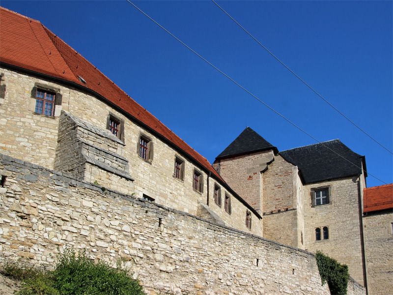 äußere Burgmauer der Neuenburg bei Freyburg