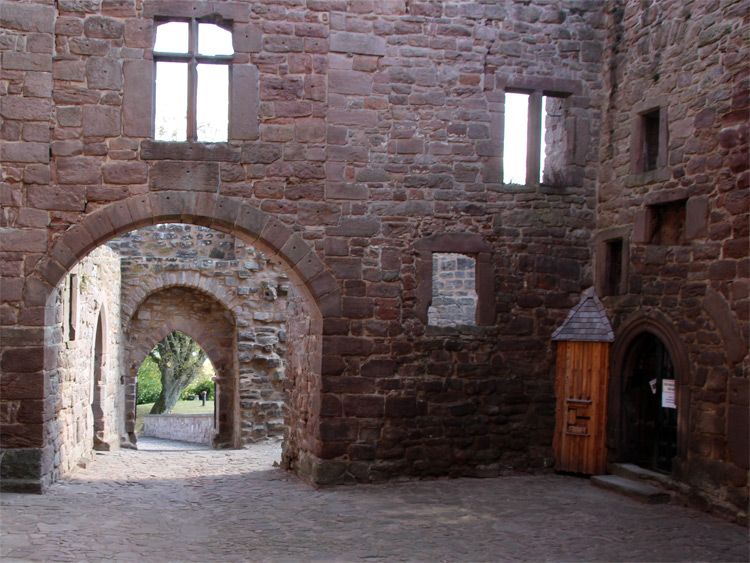 Innenhof von der Burg Hahnstein im Eichsfeld