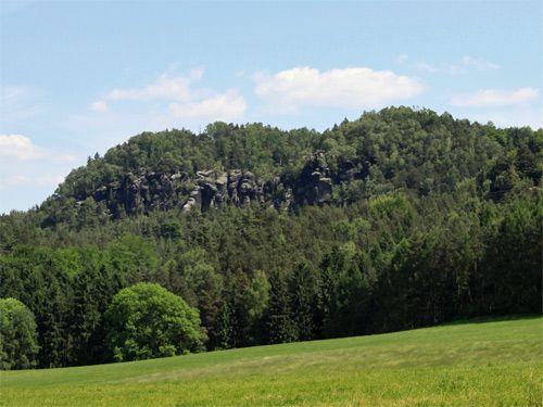  Große Bärenstein (331 m) bei Weißig in der Sächsischen Schweiz