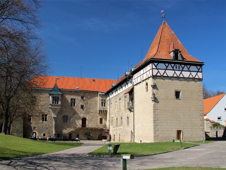 Hrad Budyně (Burg Budin)  im Böhmischen Mittelgebirge