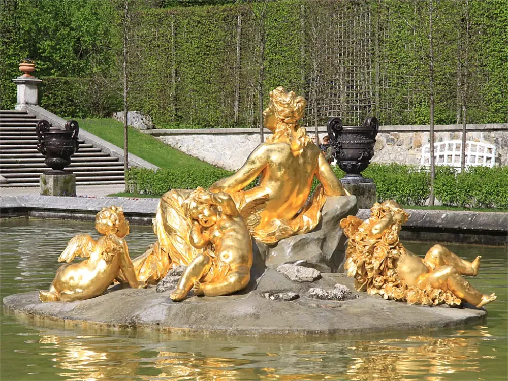 Figur im Schlosspark Schloss Linderhof