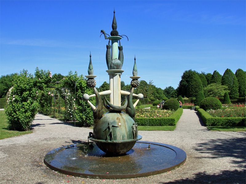 Landschaftspark Britzer Garten mit Brunnenfigur