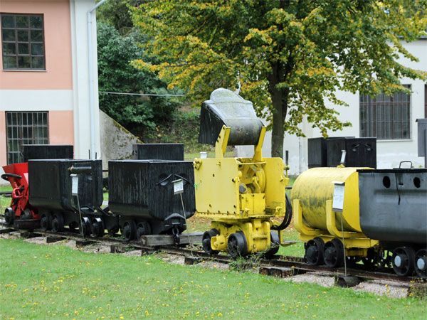 Ausstellung von Maschinen vom Bergbaumuseum Krásno 