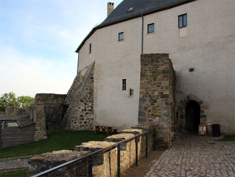 Innenhof von der Burg Falkenstein