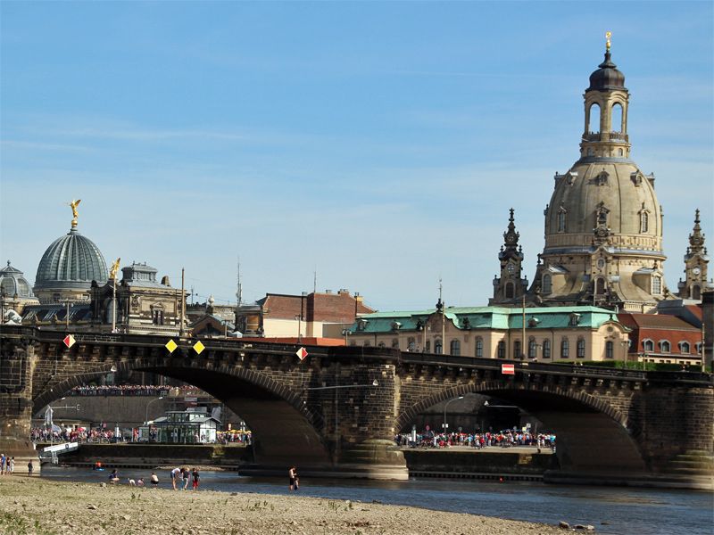 Augustusbrücke über der Elbe in Dresden