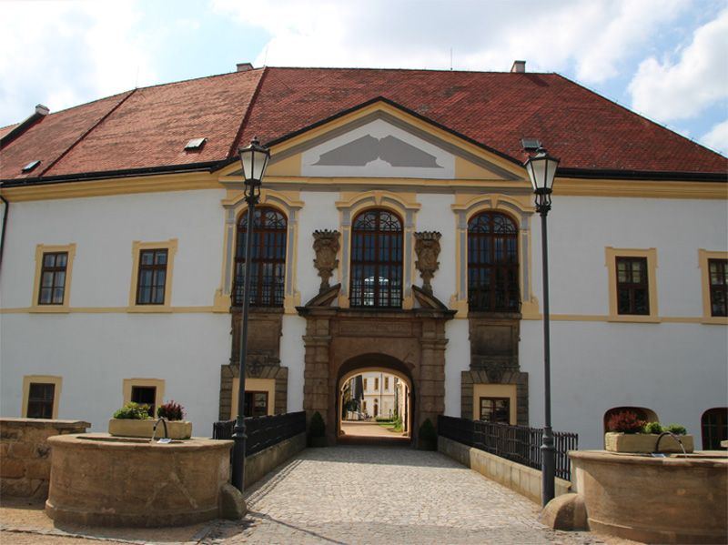 Haupteingang vom Děčíner_Schloss