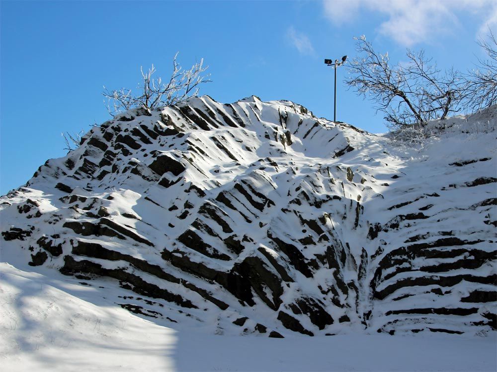 verschneiter Basaltfächer am Hirtstein
