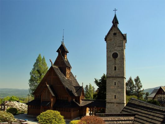 Karpacz mit Kirche Wang in Niederschlesien | Polen