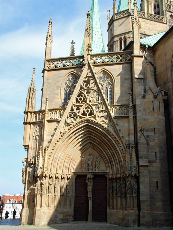 Erfurter Dom ist der größte und älteste Kirchenbau in Erfurt .