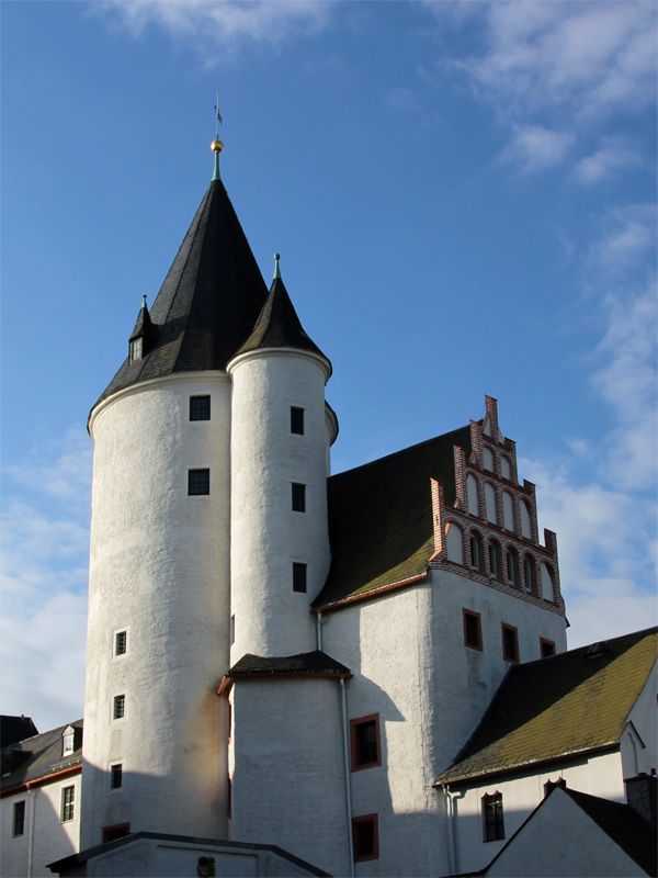 Schlossdetails mit Giebel und Turm