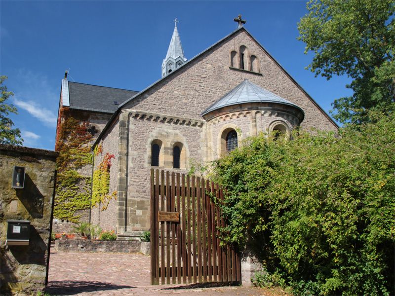 Eingang zum Kloster Petersberg 