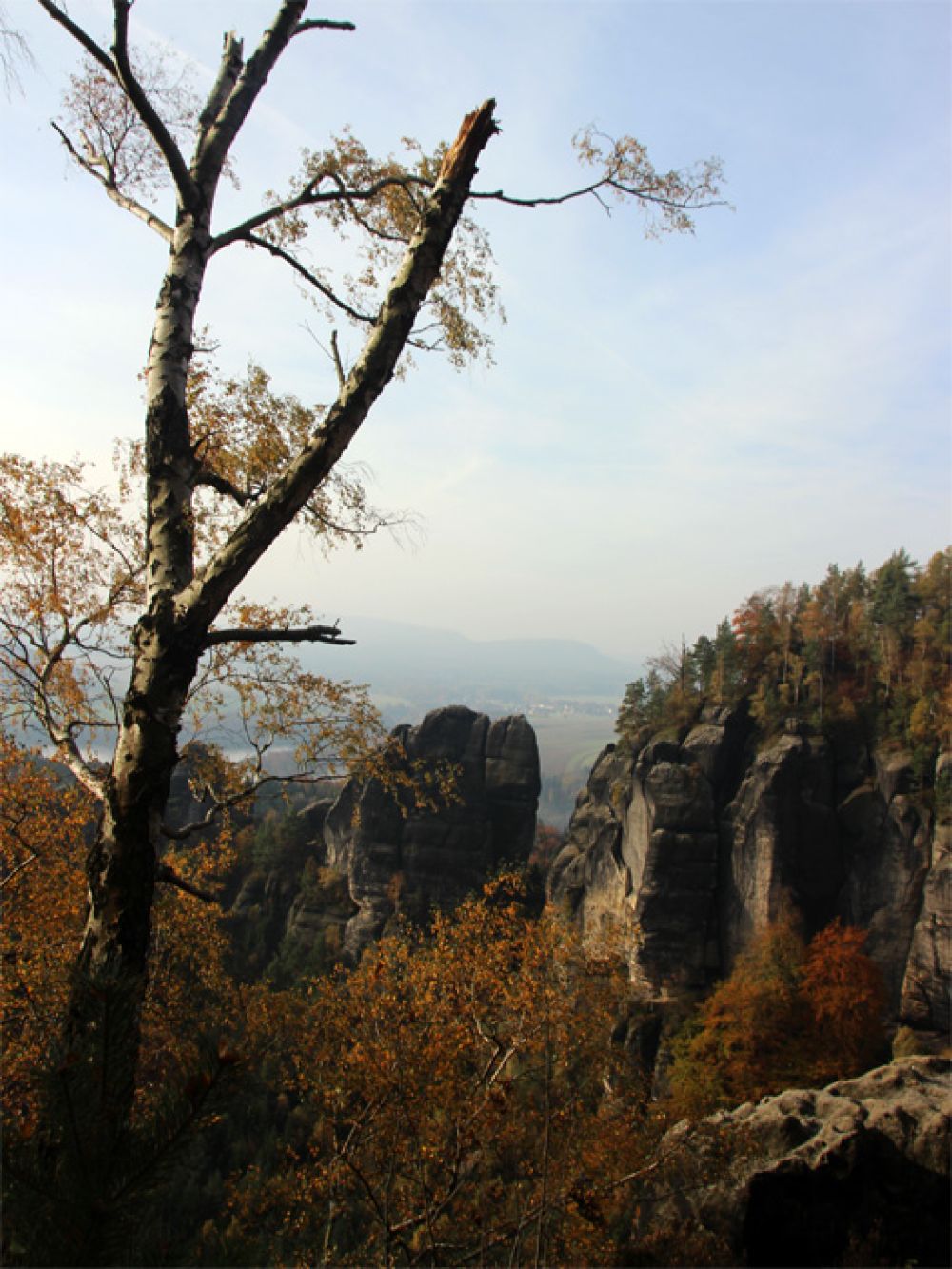Blick vom Bergsteig auf den Rauschenstein
