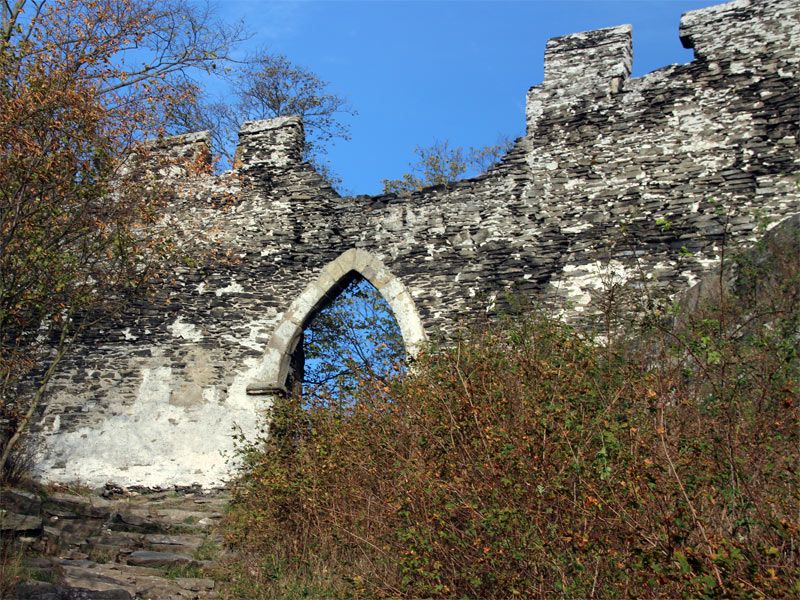 Eingang zur Burgruine Bösig - Hrad Bezděz 