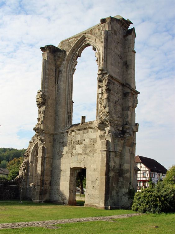 Mauerreste von der Klosterruine Walkenried