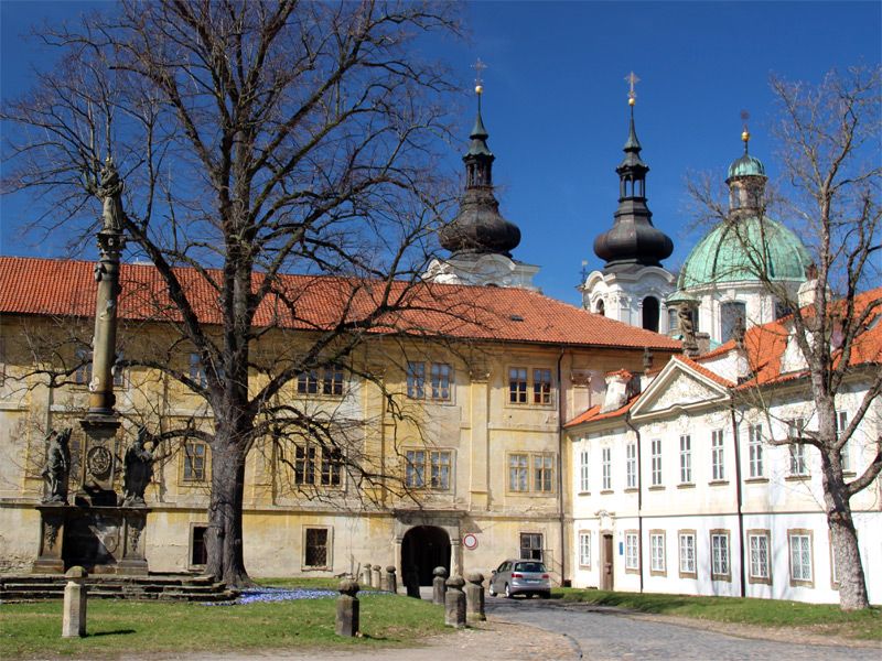 Kloster Doksany im Böhmischen Mittelgebirge