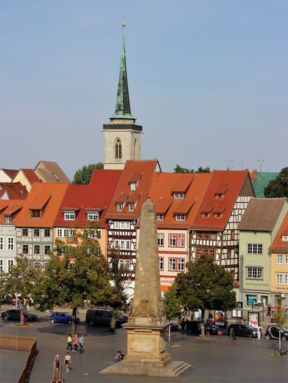Erfurter Domplatz mit Postmeilensäule